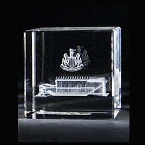 Newcastle United FC Vintage Crystal Cube 3D Laser-Etched Sculpture